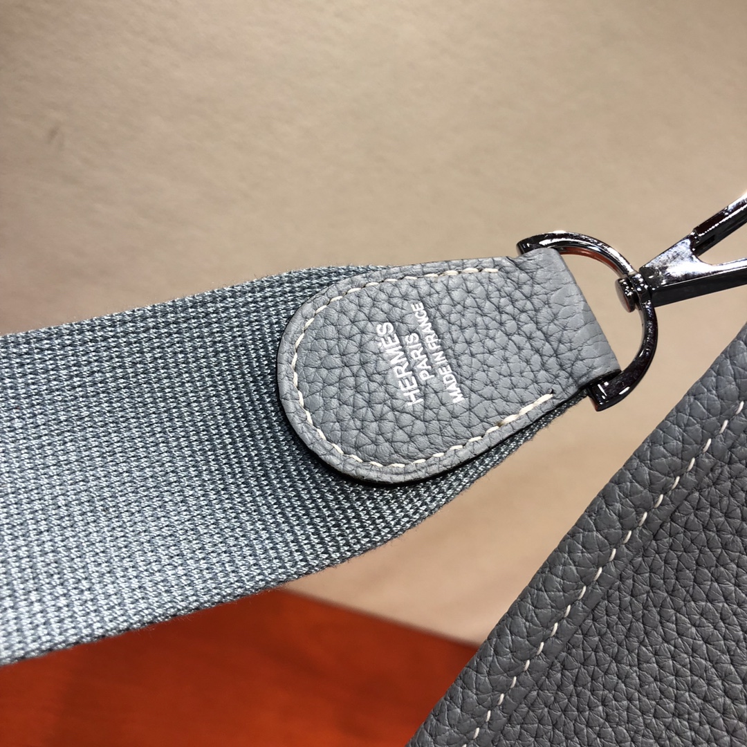 Hermes Evelyne III 29 PM Shoulder Bag In Grey Clemence Leather